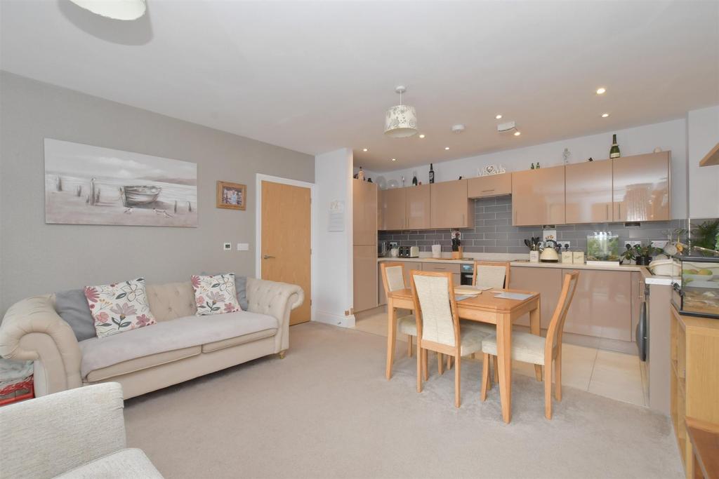 Lounge/ Kitchen Area