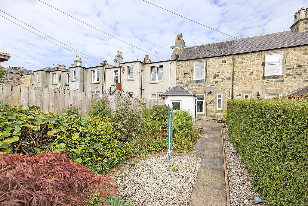 11 Willowbrae Avenue, Willowbrae, Edinburgh, EH8 7HB 2 bed terraced