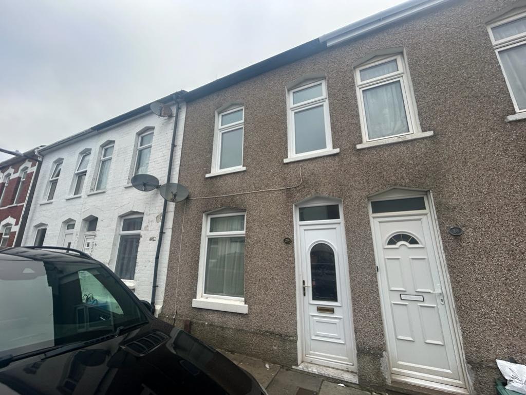 Bell Street, Barry 3 bed terraced house to rent £1,100 pcm (£254 pw)