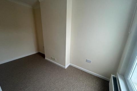 3 bedroom terraced house to rent, Bell Street, Barry