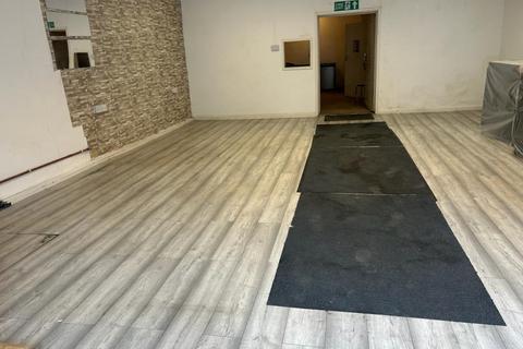Property to rent - Holton Road, Barry