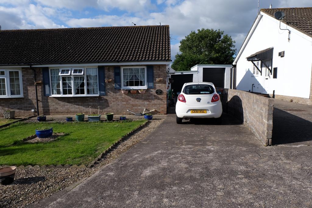 26 Heol Sirhwi, Barry 2 bed semidetached bungalow £239,950