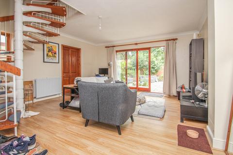 2 bedroom semi-detached house for sale - Foley Mews, Claygate, KT10