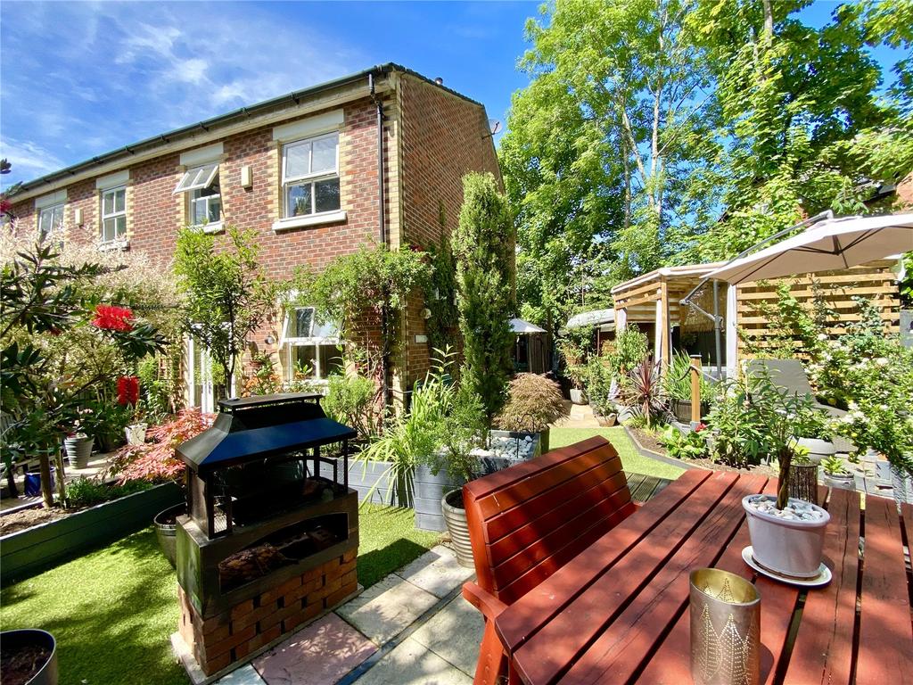 Elm Grove, Didsbury, Manchester, M20 3 bed end of terrace house £