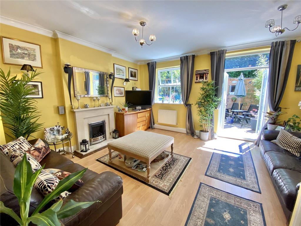Elm Grove, Didsbury, Manchester, M20 3 bed end of terrace house £