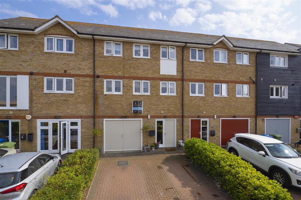 Waterside Close, Faversham 3 bed terraced house £600,000