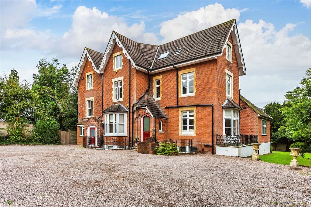 Caverswall Court, 22 Alders Road, Reigate, Surrey, RH2 2 bed apartment