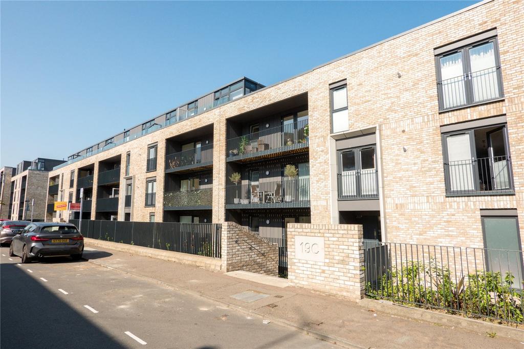BRUNSWICK ROAD, Edinburgh, EH7 2 bed flat £1,350 pcm (£312 pw)