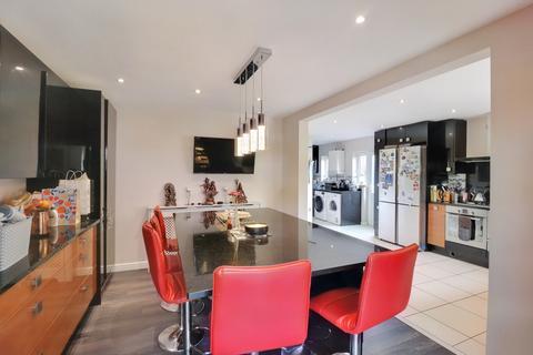 35 The Spinney, Northampton, NN4 5BT