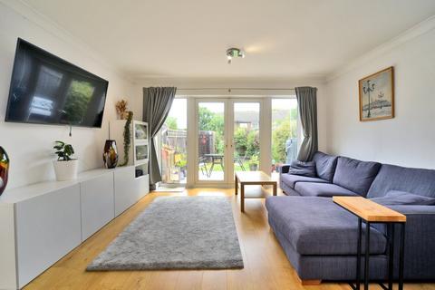 16 Handside Close, Worcester Park, KT4 8QG