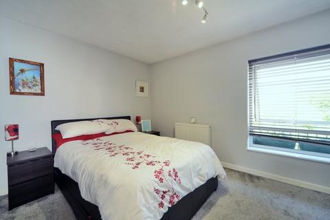 16 Handside Close, Worcester Park, KT4 8QG