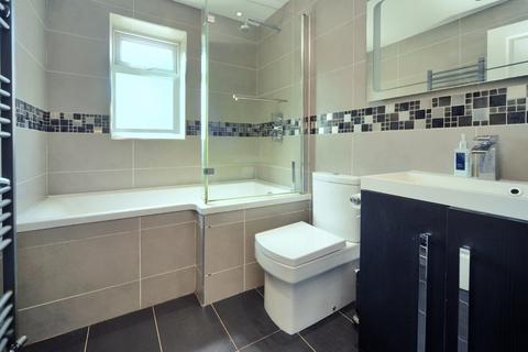 16 Handside Close, Worcester Park, KT4 8QG