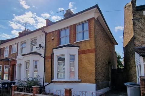 3 bedroom terraced house to rent - Cheshire Road, Bowes Park, N22