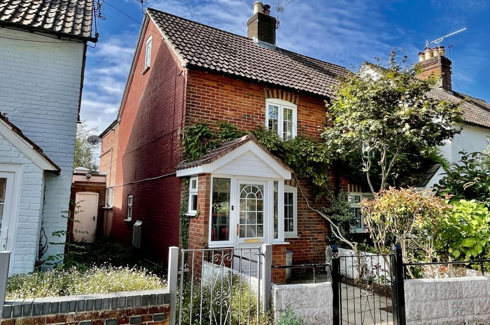 Kingsburys Lane, Ringwood, BH24 1EL 3 bed semidetached house for sale