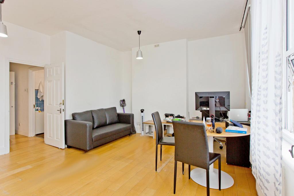 2nd Floor Living Room