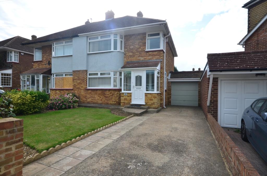 Preston Avenue Gillingham ME7 3 bed semidetached house £1,300 pcm (£