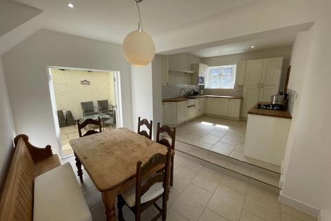 3 bedroom detached house to rent, Dove Lane, Harrold, MK43
