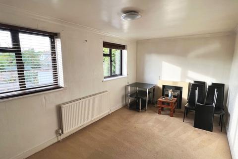 1 bedroom flat to rent, Claremont Road, Staines-upon-Thames, Surrey, TW18