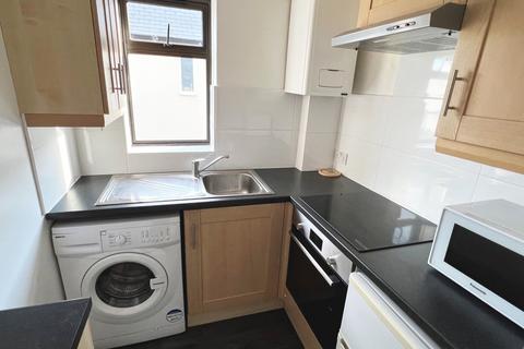 1 bedroom flat to rent, Claremont Road, Staines-upon-Thames, Surrey, TW18