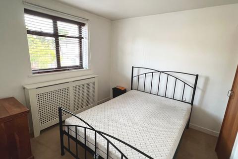 1 bedroom flat to rent, Claremont Road, Staines-upon-Thames, Surrey, TW18