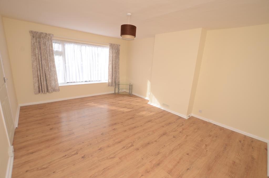 Locarno Avenue, Paignton 2 bed apartment £825 pcm (£190 pw)