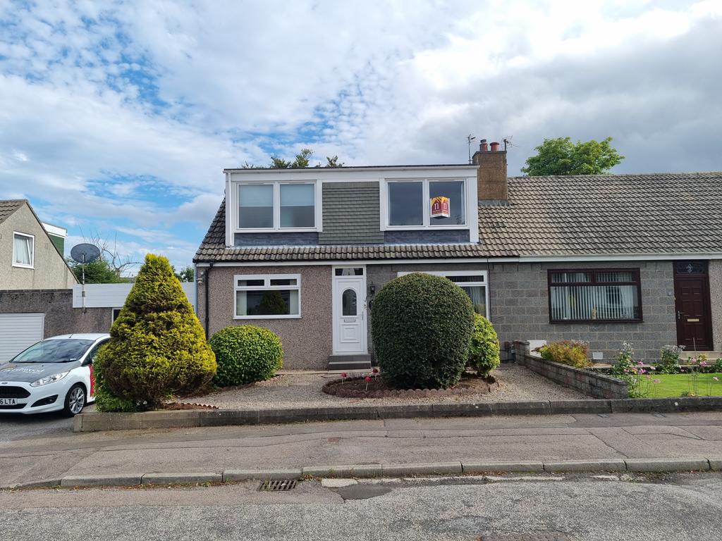 Pinewood Place, Airyhall, Aberdeen, AB15 4 bed semidetached house £