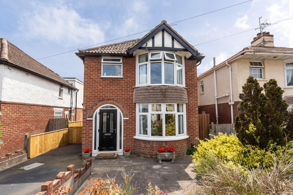 Windsor Crescent, Frome BA11 3 bed detached house to rent £1,500 pcm