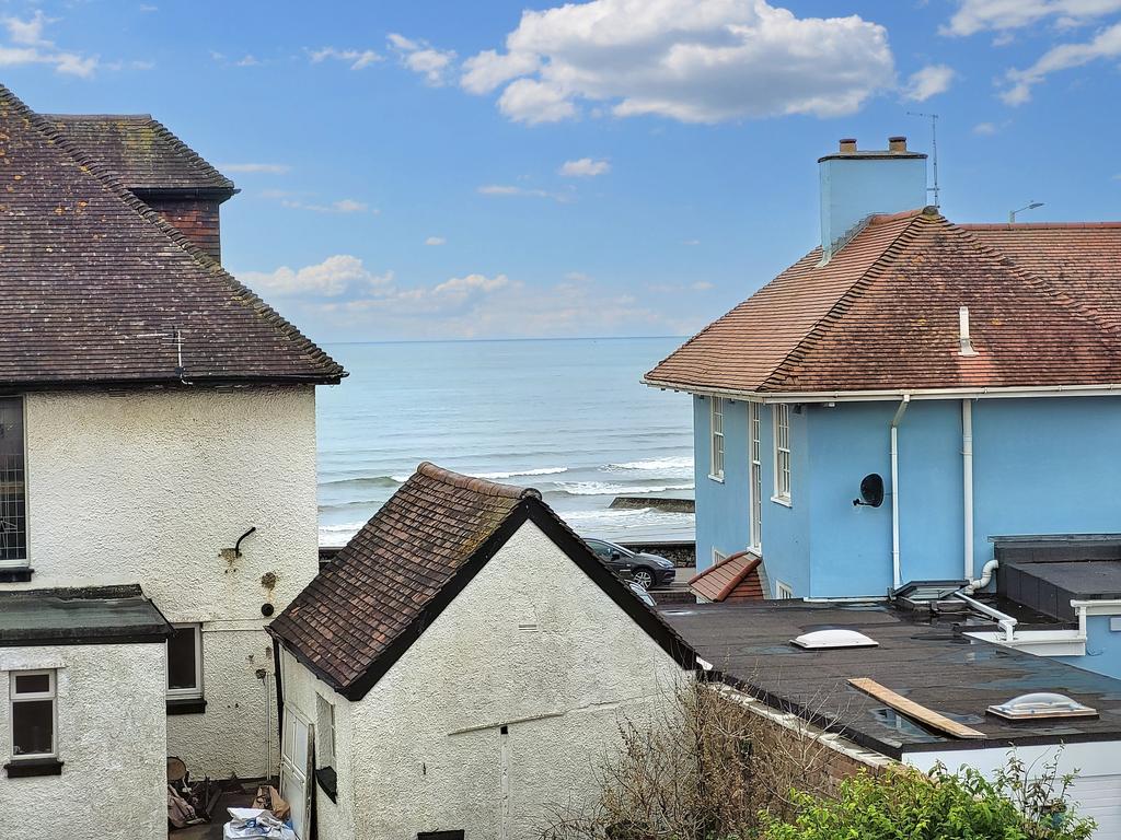 LOUGHER GARDENS, PORTHCAWL, CF36 3BJ 2 bed apartment £249,000