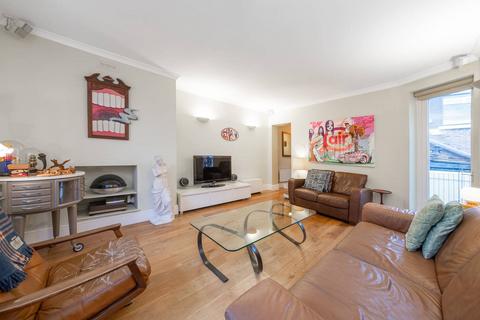3 bedroom flat to rent, Heath Street, Hampstead, London, NW3