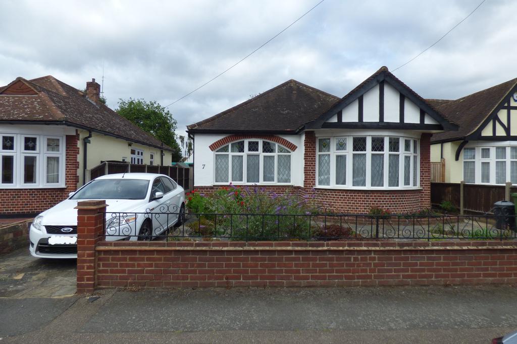 The Shrubbery, Upminster RM14 2 bed detached bungalow £695,000