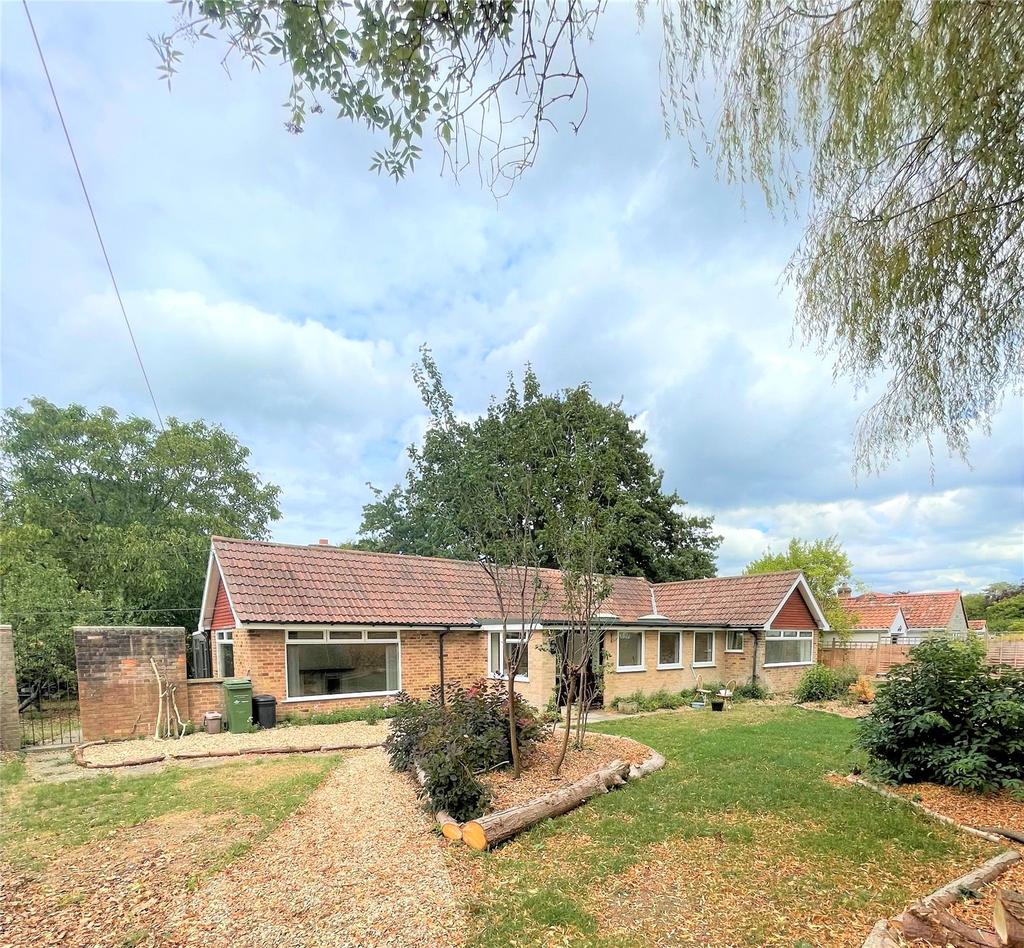 The Walnuts, Chilton Polden... 4 bed detached house £1,650 pcm (£381 pw)
