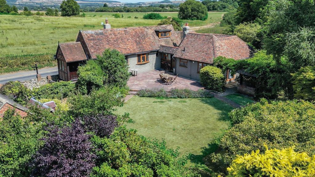 Aldington Road, Lympne, Hythe, Kent 5 bed detached house for sale £