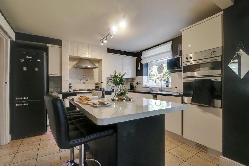 Burlington Grove, Barnstaple EX32 9BU 4 bed detached house £518,000