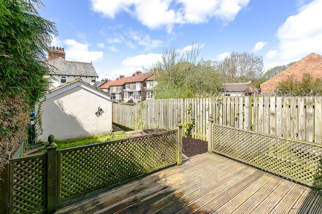 Knox Avenue, Harrogate, HG1 2 bed terraced house for sale £225,000