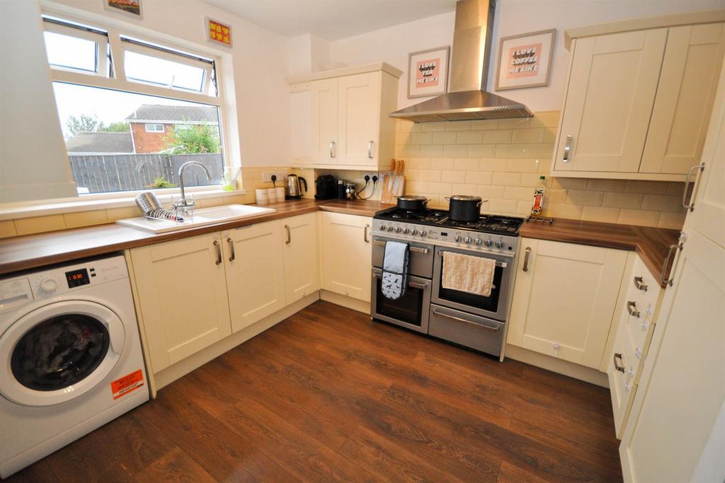 Phoenix Road, Sunderland 3 bed semidetached house £129,950