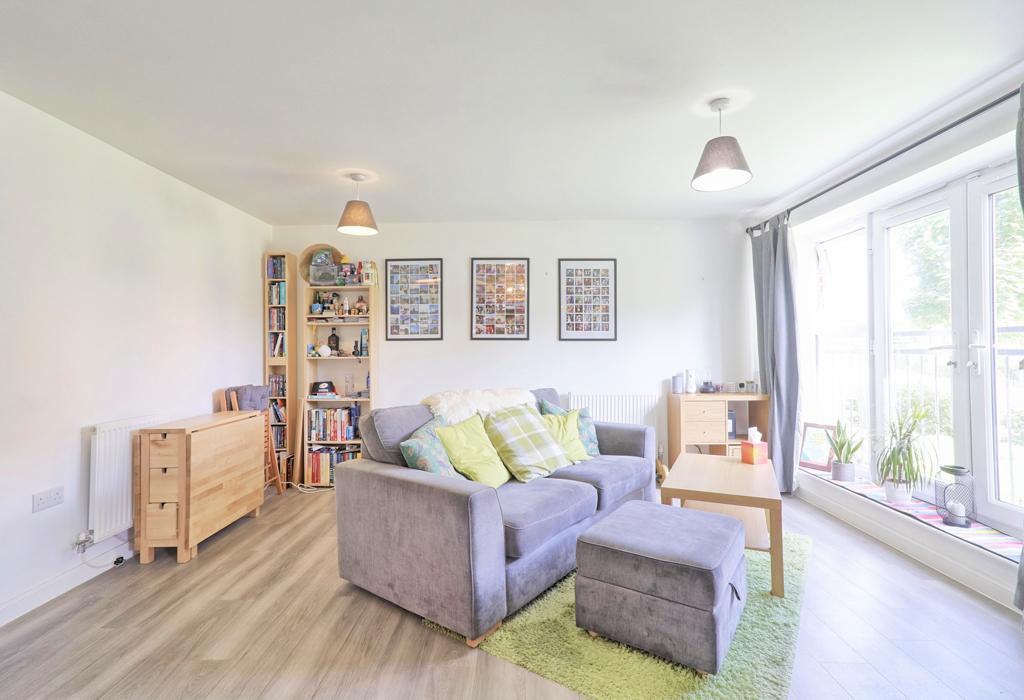 Broadhurst Place, Basildon, Essex 2 bed apartment £1,250 pcm (£288 pw)