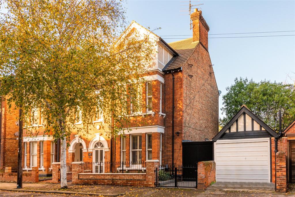 Waterloo Road, Bedford, Bedfordshire... 6 bed semidetached house £