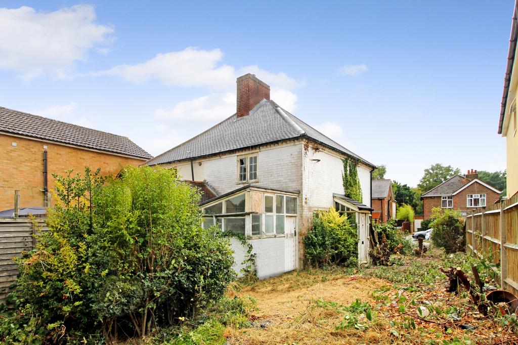 Cove Road, Farnborough, GU14 2 bed semidetached house £250,000