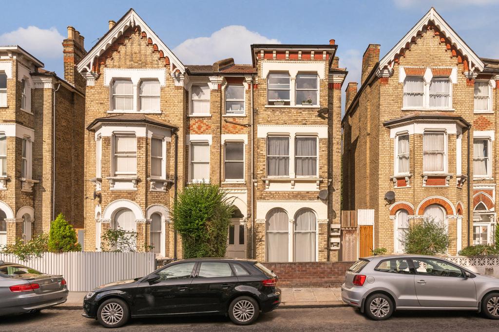 Oakhurst Grove, London, SE22 2 bed flat £525,000