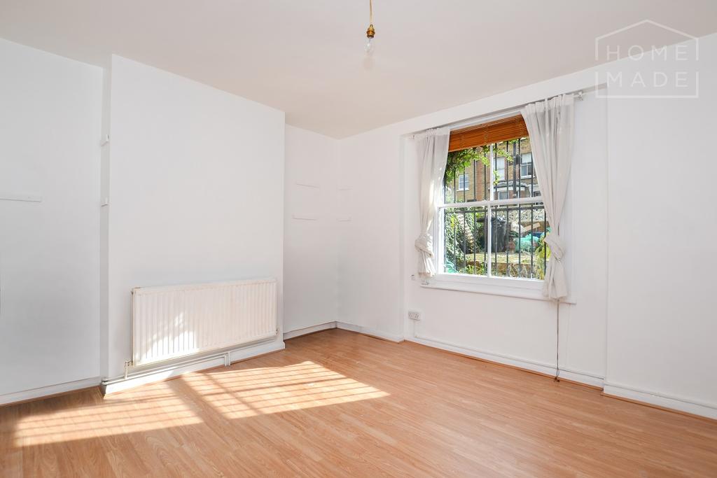 Sandringham Road, Dalston, E8 3 bed flat - £2,500 pcm (£577 pw)