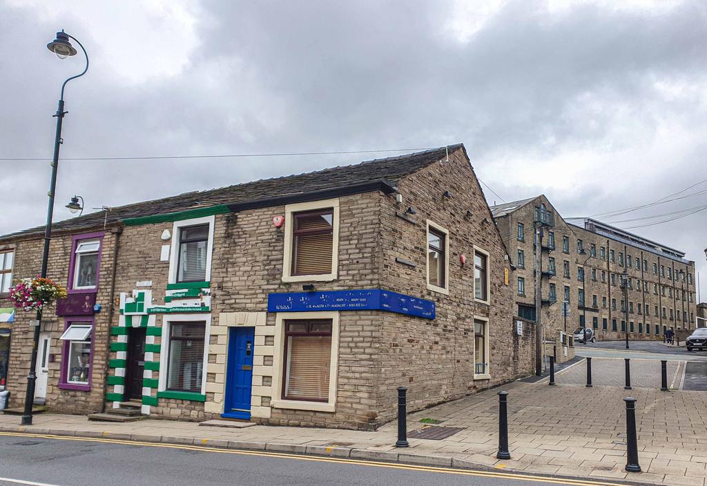 High Street, Lees, Oldham, OL4 Property £170,000