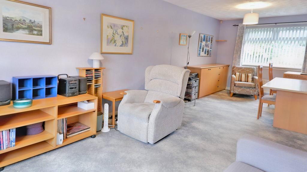 Grahamston Park, Barrhead G78 3 bed detached bungalow £230,000