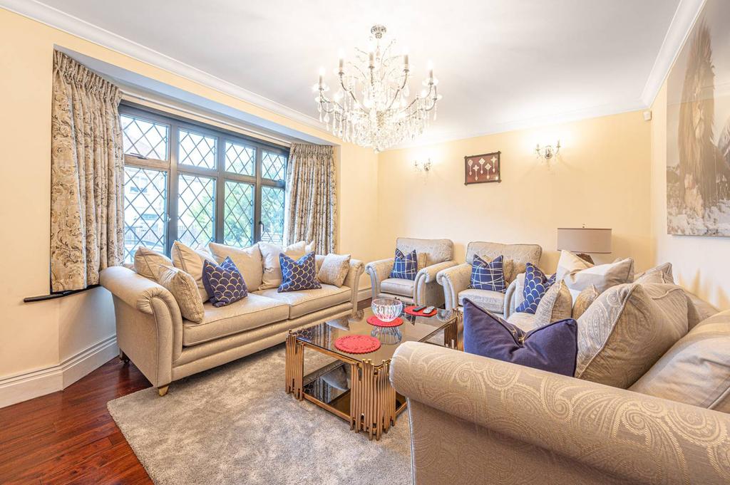 Argyle Road, West Finchley, London, N12 3 bed semidetached house for