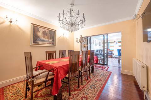 12 Argyle Road, London, N12 8JA