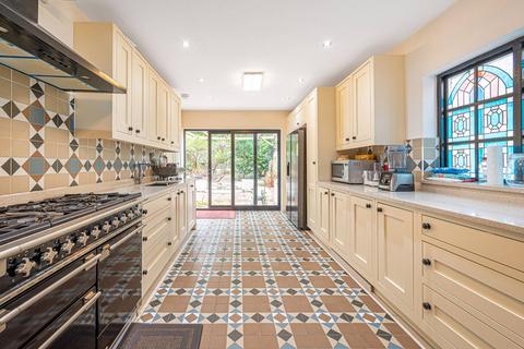 12 Argyle Road, London, N12 8JA