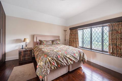 12 Argyle Road, London, N12 8JA