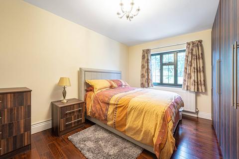 12 Argyle Road, London, N12 8JA
