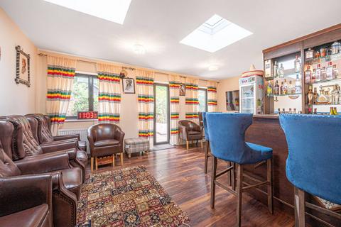 12 Argyle Road, London, N12 8JA