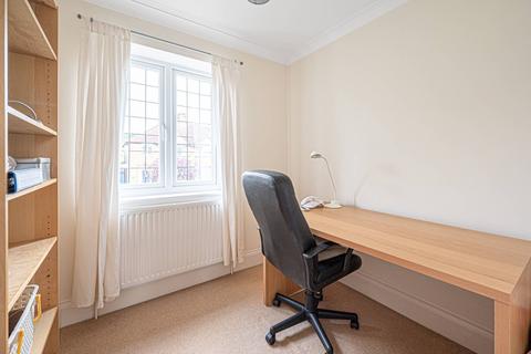 27 Linkside, London, N12 7LE