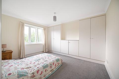 27 Linkside, London, N12 7LE